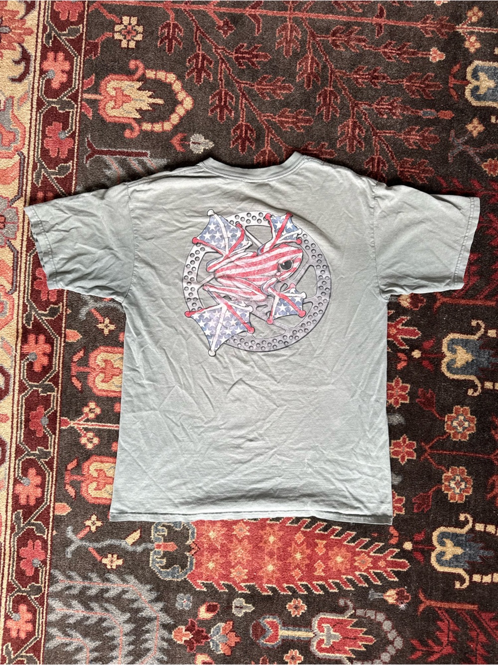 Primal greyish greenish t-shirt with frog American flag design Size L